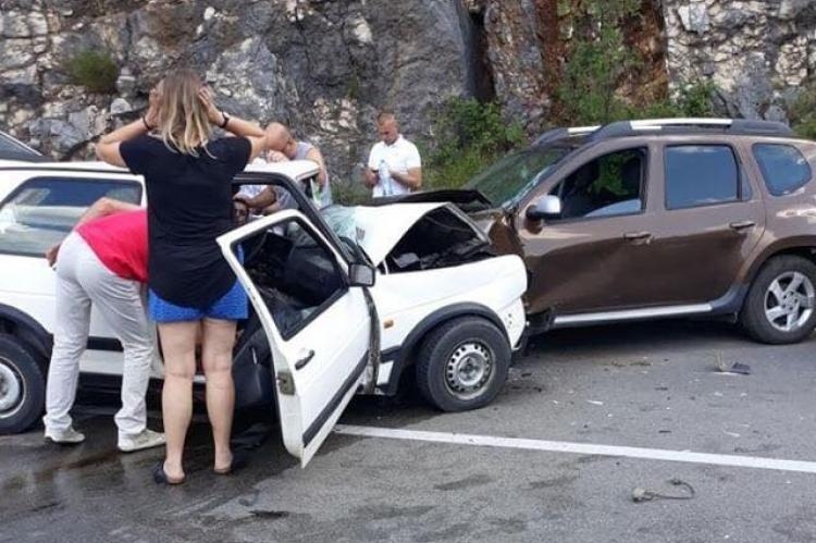 Dvije osobe povrijeđene u udesu kod Drenoštice