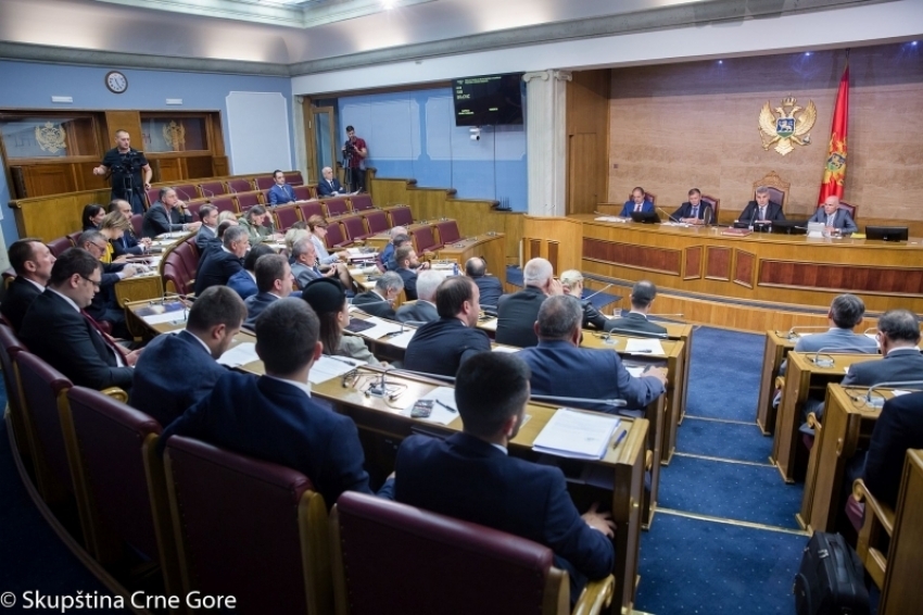 Bogdanović nije došao u Skupštinu da brani amandmane koje je jutros podnio, DPS ih predložila umjesto Demokrata