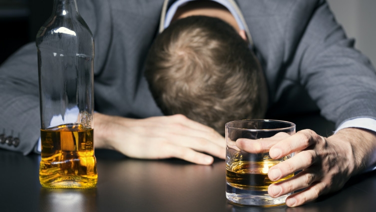 Da li je čaša piva ili vina pred spavanje poželjna?