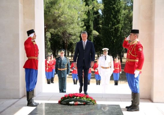 Đukanović položio vijenac: Nek’ je vječna Crna Gora!