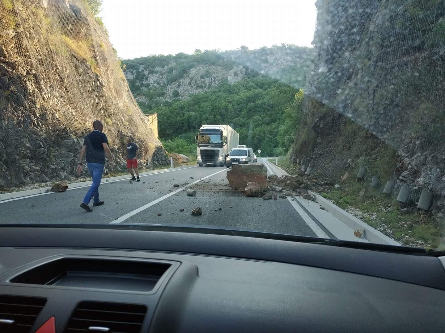 Vozite oprezno: Odron iznad Budve