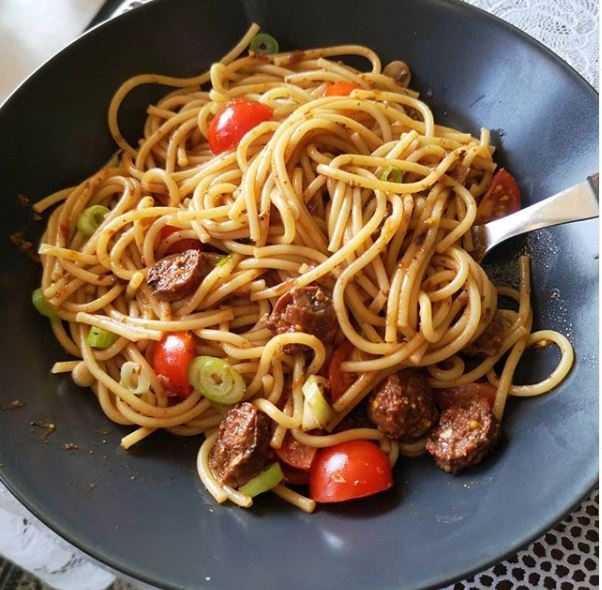 Pasta sa piletinom i paradajzom po receptu Džejmija Olivera!