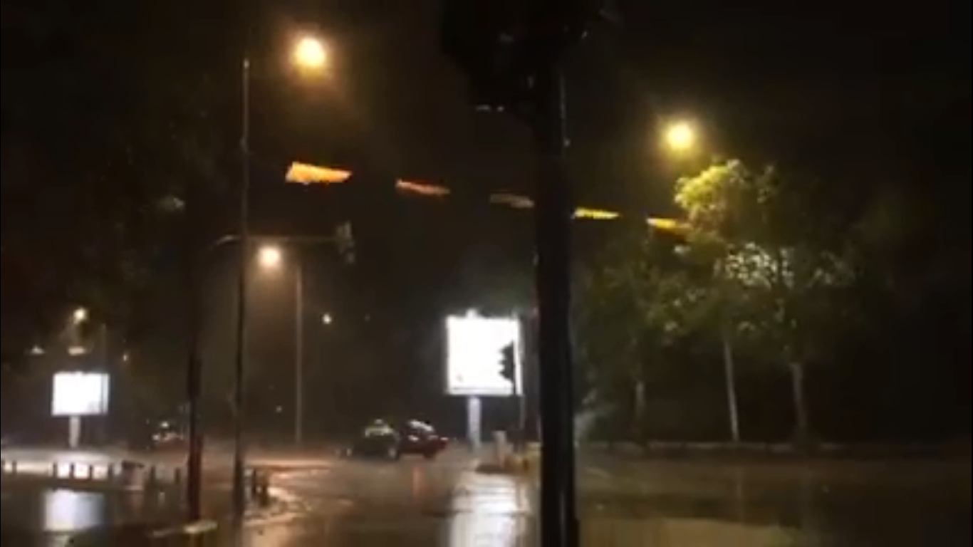 VIDEO – Nevrijeme u Podgorici: Jak vjetar i pljuskovi, saobraćaj usporen
