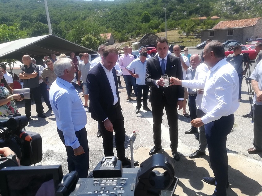 Simović otvorio vodovod Koće u Tuzima: Vlada i Glavni grad nastavljaju sa podrškom razvoju najmlađe opštine