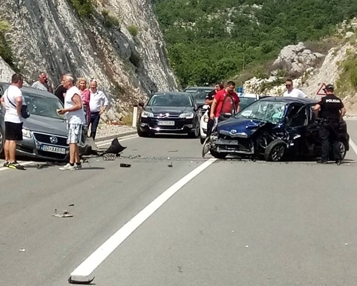 Udes na putu Cetinje-Budva: Saobraćaj u prekidu, kilometarska kolona