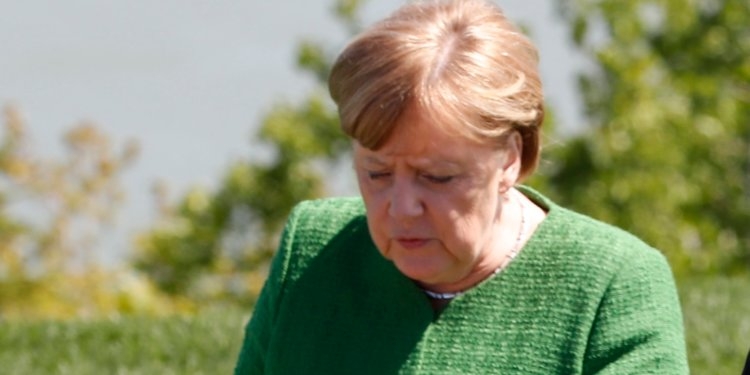 VIDEO: Merkel se danas ponovo neprirodno tresla