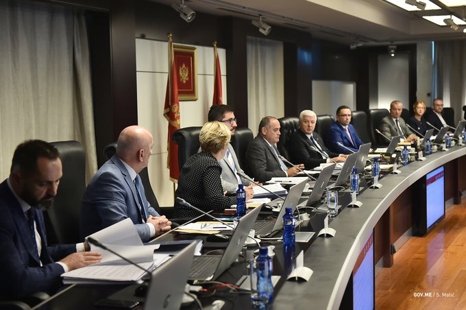 Vlada produžila do kraja godine moratorijum na zapošljavanje u sistemu javne administracije
