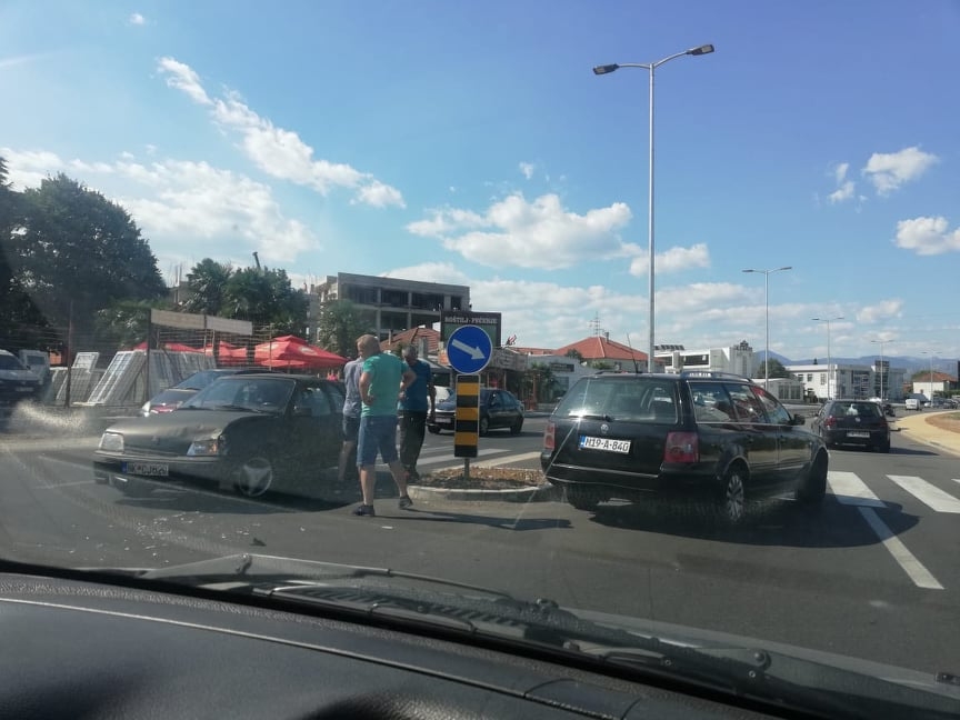 (FOTO) Saobraćajna nezgoda u Donjoj Gorici
