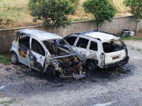 Podgorica: Dva automobila potpuno izgorela