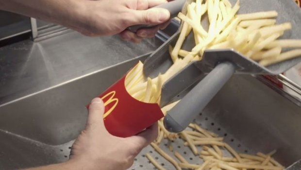 Pucala u Mekdonaldsu jer su joj poslužili hladan pomfrit