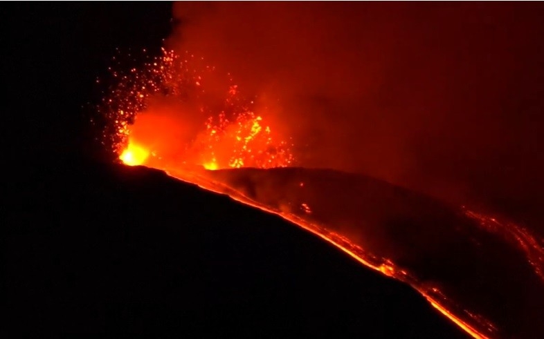 Zatvorena dva aerodroma zbog vulkana Etna, evakuisano stanovništvo