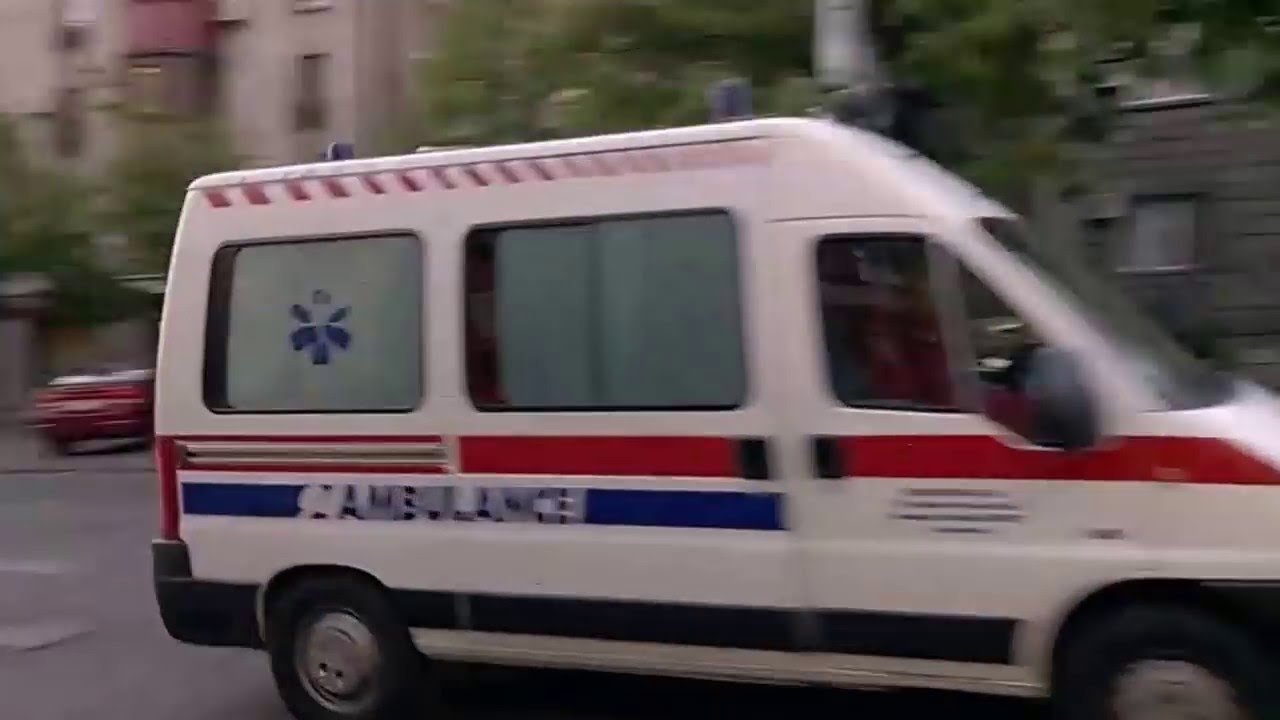 DRAMA u Beogradu: Tinejdžer hoće da skoči sa zgrade, sve hitne službe na terenu