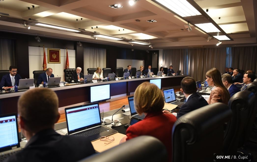 Zbog rođenja trojki: 6000 eura od Vlade za porodicu iz Danilovgrada
