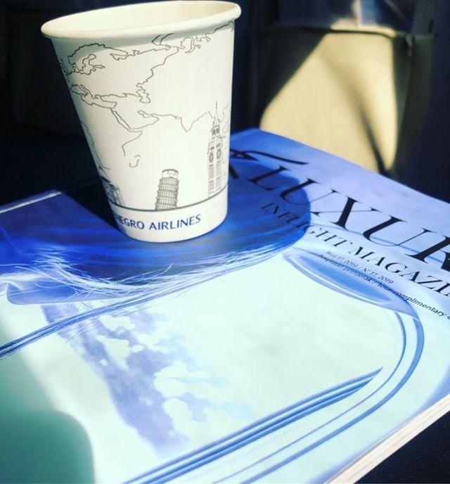 Montenegro Airlines ukinuo upotrebu plastičnih čaša: U avionima samo papirne čaše