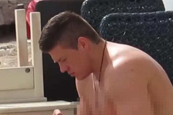 VIDEO: Slobu Radanovića jure djevojke na plaži u Budvi, a pogledajte šta on radi!