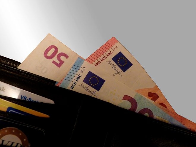 Prosječna plata 516 eura, rast zarade u državnoj upravi
