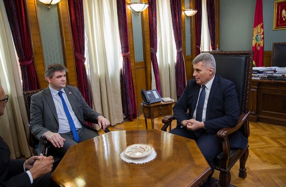 (VIDEO) Brajović Ognjenoviću: Ne zaboravite svoje korijene i poštujte državu u kojoj živite