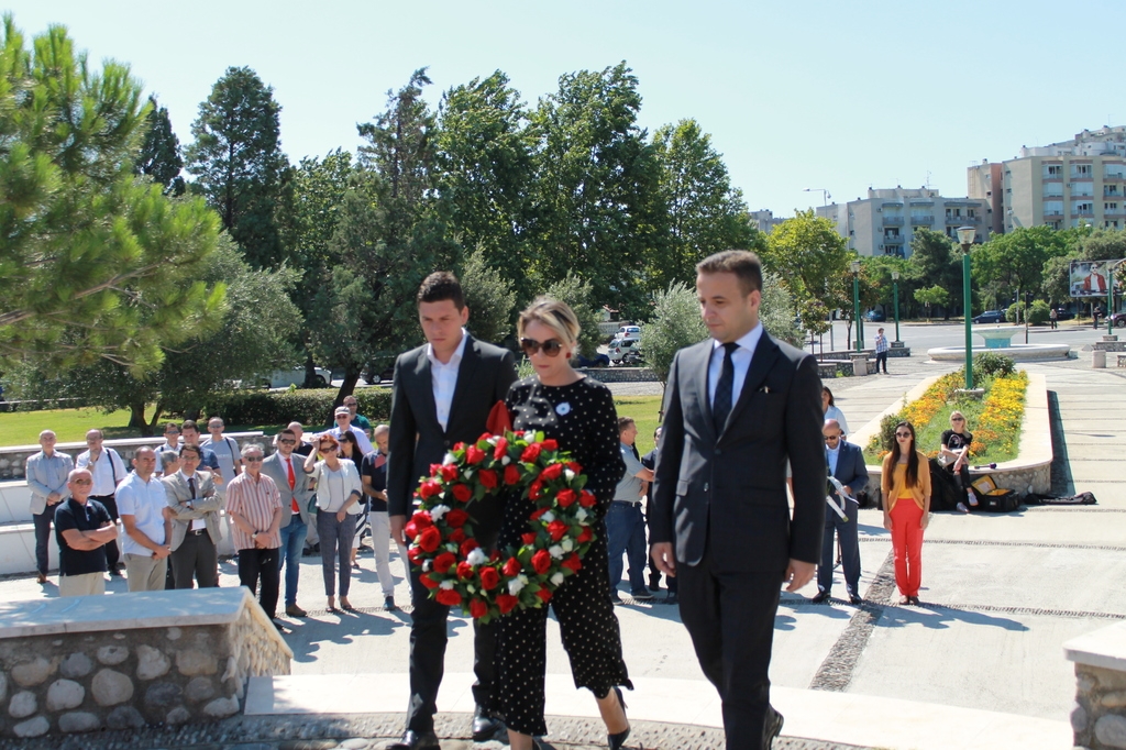 Položili vijenac na Spomen obilježje: “Ovaj dan se obilježava kao jasan podsjetnik na strahote rata i podijele među ljudima”