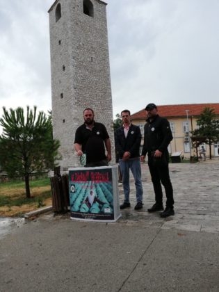 SPP Petnjica u Podgorici: Dijelili cvijet Srebrnice i letke sa porukom da se ne zaboravi zločin