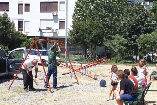 Popravili ljuljaške i obradovali djecu