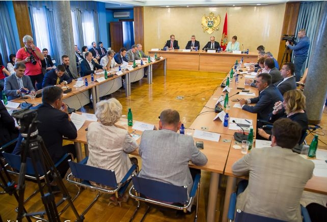 Administrativni odbor: Prekršen Ustav u slučaju Medojevića, poslanik ne može u zatvor bez skidanja imuniteta