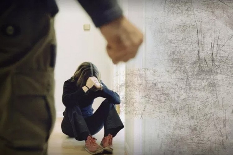 Horor u Hrvatskoj: Majka i sinovi držali tinejdžerku u zarobljeništvu i zlostavljali je