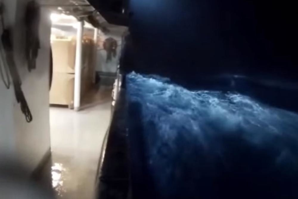 VIDEO: Mornar snimio stravično nevrijeme sa broda, mračni front klizi ka Hrvatskoj