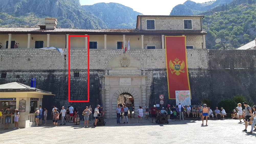 Ukradena crnogorska zastava sa kotorskih gradskih vrata
