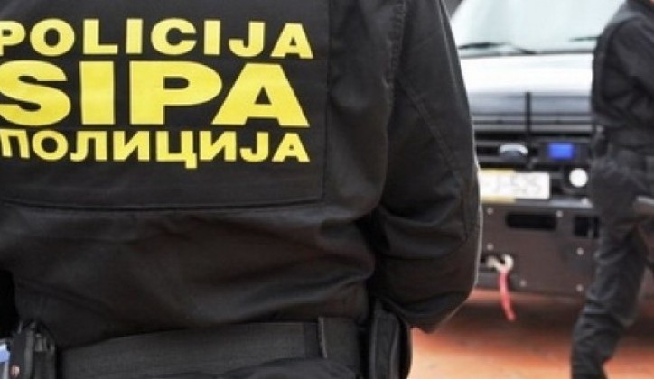 BiH: Pronađeni lažni pasoši i veća količina droge, osumnjičeni povezani sa škaljarskim i kavačkim klanom iz Crne Gore