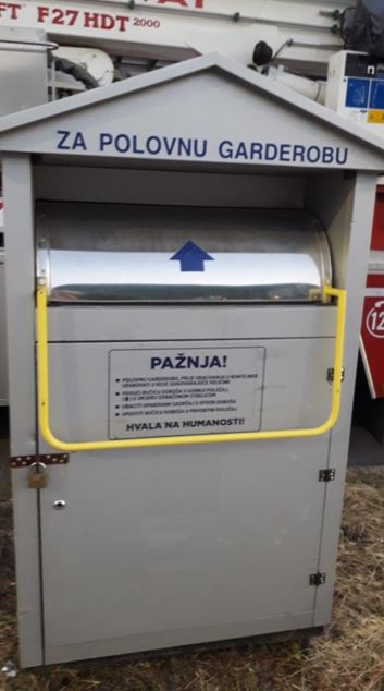 Tivat: Uređeni kontejneri za polovnu garderobu