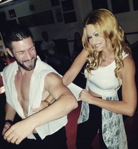 Muž ju je usred noći izbacio golu na ulicu, a kasnije oteo i dijete, drama pjevačice i balerine…