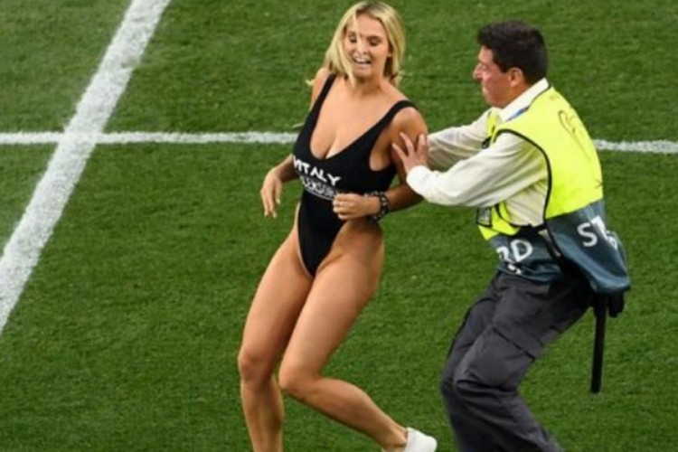 Uhapšena Ruskinja koja je polugola prekinula finale LŠ: Kinski planirala i prekid Kopa Amerika!