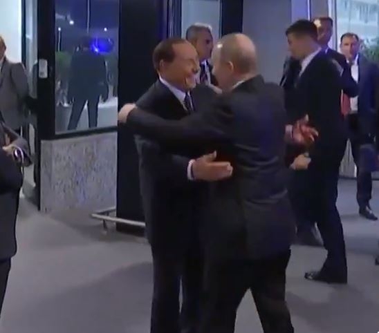 BERLUSKONI I PUTIN SE SRDAČNO POZDRAVILI, a o ovome su razgovarali!