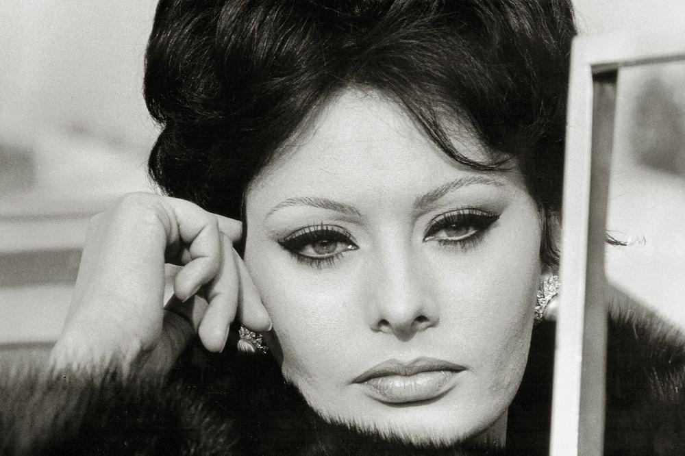SOFIJA LOREN SNIMA NOVI FILM SA SVOJIM SINOM: Godine joj ne mogu ništa, u 9. deceniji uspjela je da sačuva eleganciju