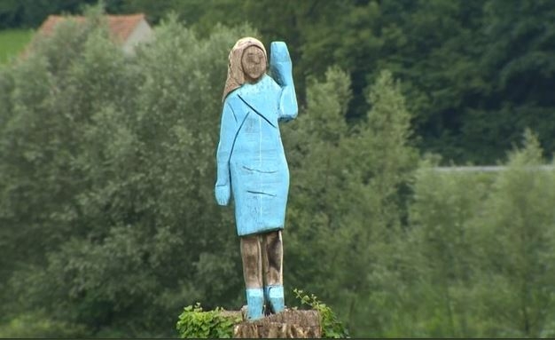 KAO ŠTRUMPFETA: Spomenik Melanije Tramp užasnuo njene sugrađane