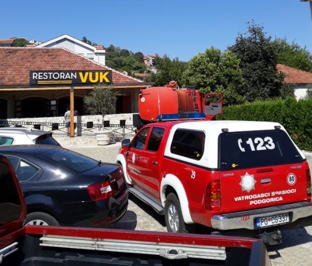 Gorjela krovna konstrukcija u restoranu u Podgorici