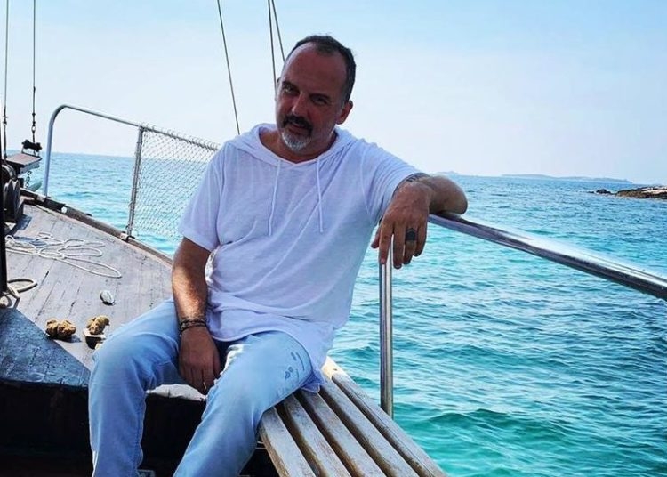 NEOBIČNO: Toni Cetinski svirao klavir na dnu mora