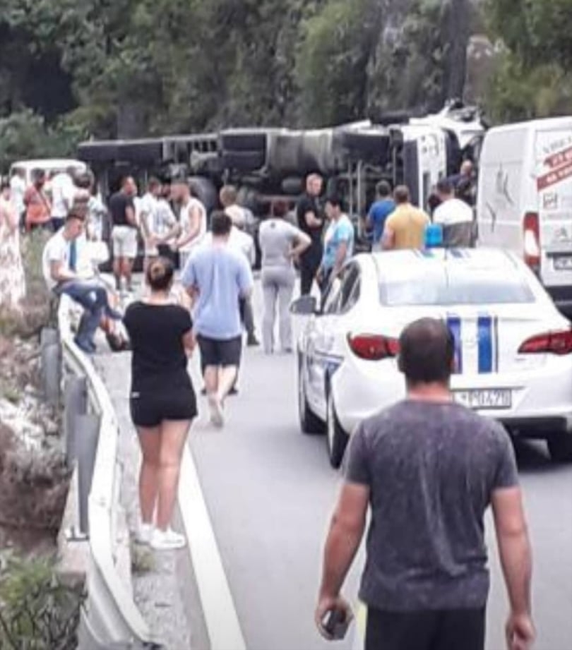 Prevrnuo se šleper na putu Podgorica – Kolašin, saobraćaj u prekidu
