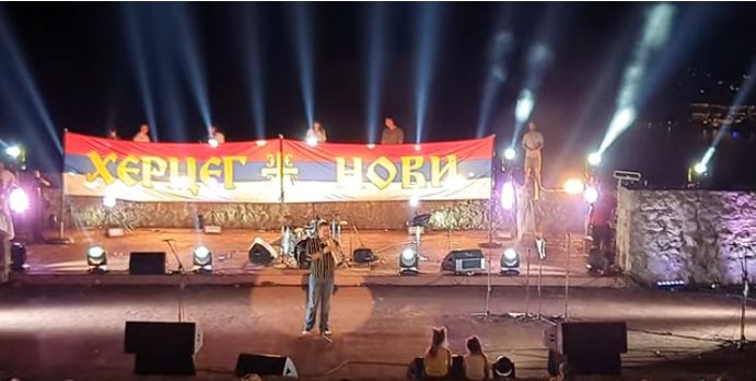 VIDEO, FOTO – Georgiev otpjevao “Tamo daleko” na Kanli kuli: Mandić i Carević u prvom redu, publika u transu