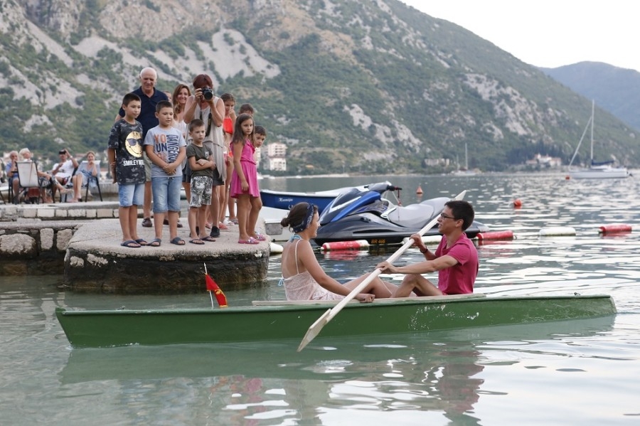 Risan: Zaplovila “Gondola ljubavi i mira”