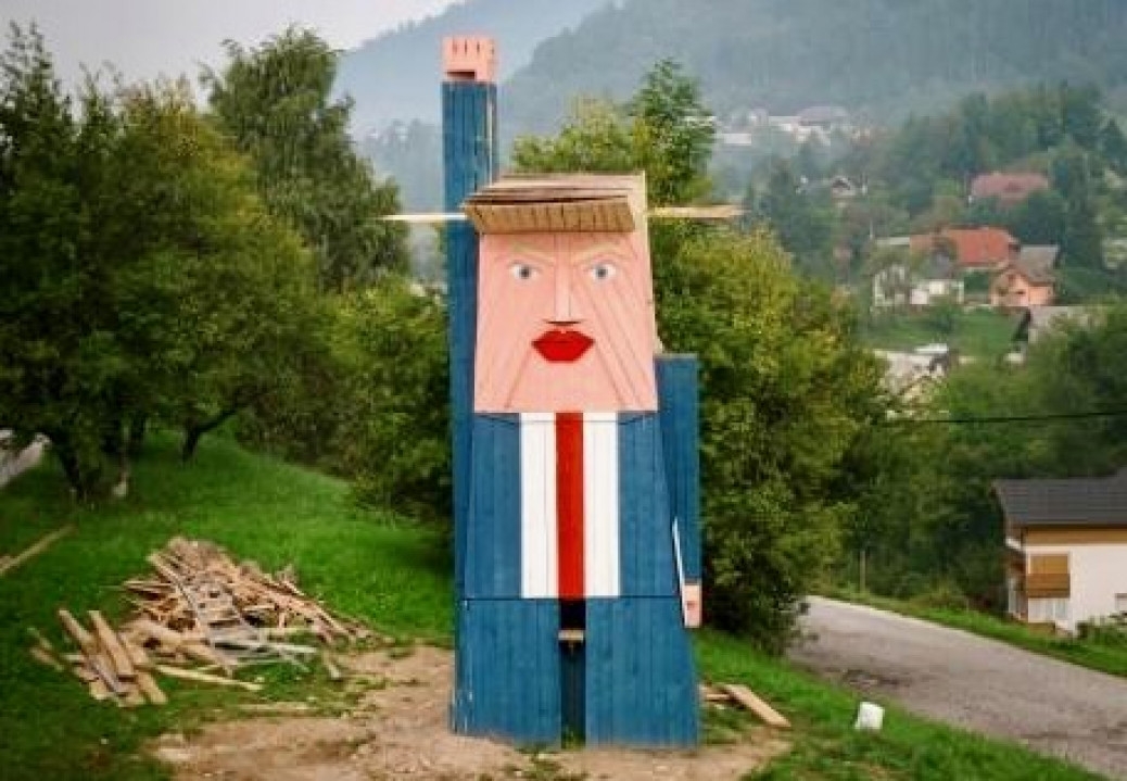 Urnebesno: Trampu digli spomenik u Sloveniji, i djeca mu se smiju