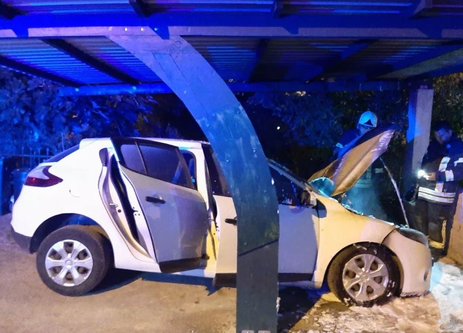 Izgorio automobil u Tivtu, u gašenju požara učestvovalo pet vatrogasaca