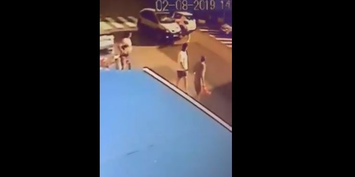 Uznemirujuće: Objavljen snimak nezgode u Budvi, automobil udara u kolica sa bebom