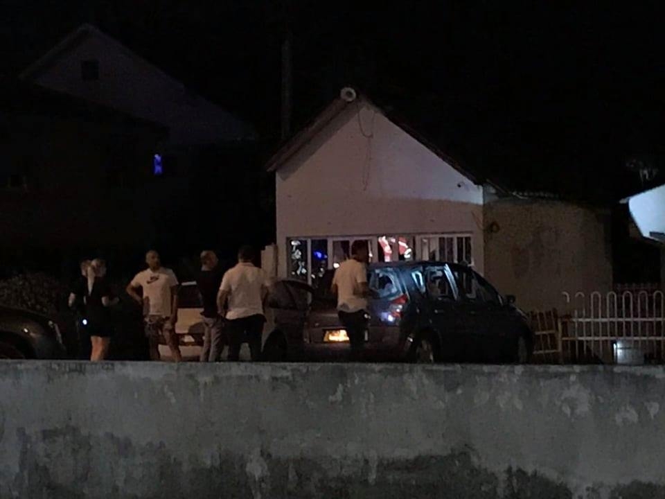 (FOTO) Snažna detonacija odjeknula na Zabjelu, popucala stakla na automobilima