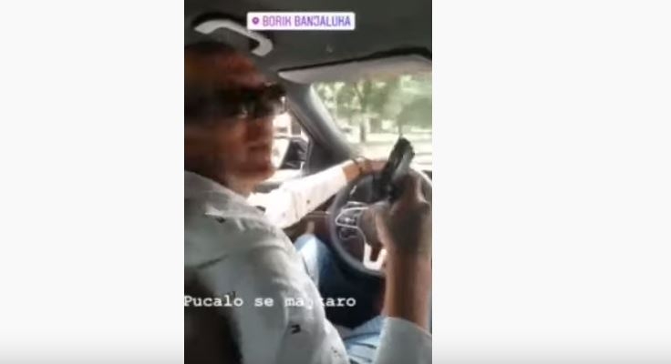 VIDEO: Pogledajte kako Banjalučanin puca iz vozila u pokretu, sve objavio na društvenim mrežama!