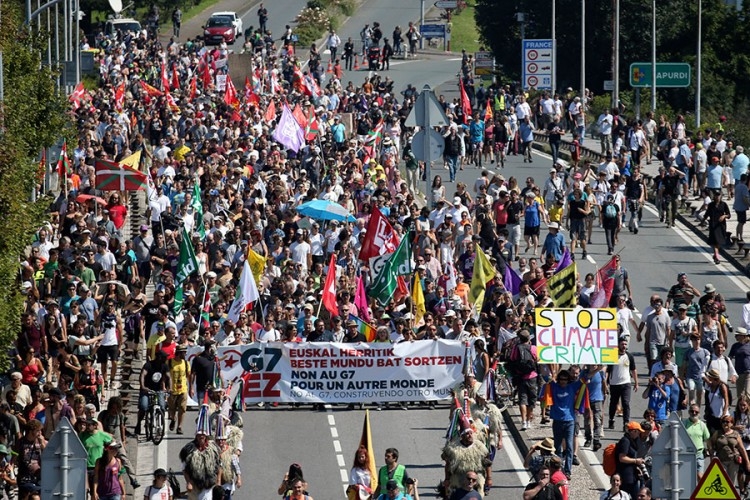 Francuska: Uhapšeno 68 osoba na protestu zbog samita G7