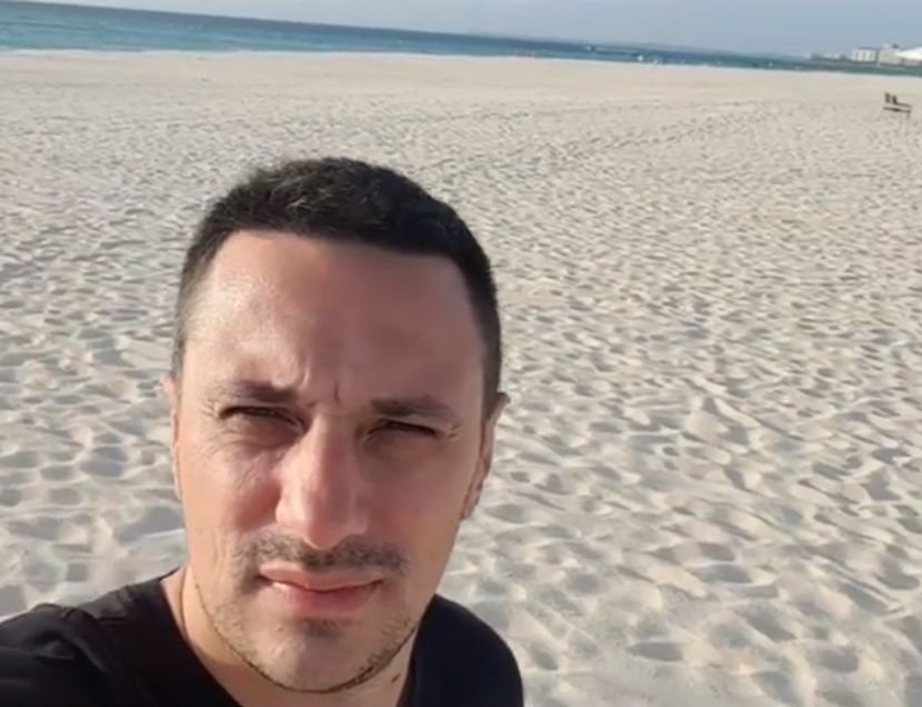 Objavio fotku sa tri zgodne djevojke, a onda je dobio hit komentar! Ovaj glumac bi da mazi Andriju Miloševića
