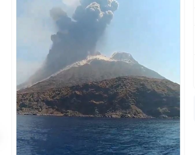 Erupcija vulkana Stromboli u Italiji: Lava se izlila u more, preplašeni turisti bježali