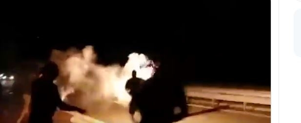 VIDEO: Maskirani “Grobari” terorišu ljude na ulici, divljaju i palicama lome automobile!