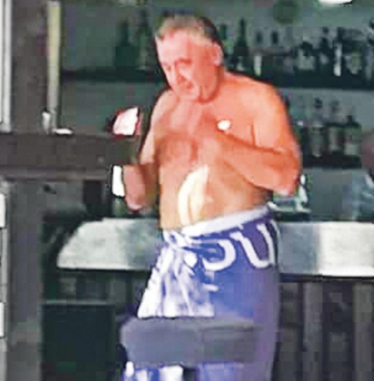 Mima po Adi Bojani šetao oskudno obučen, pa zagolicao žensku maštu